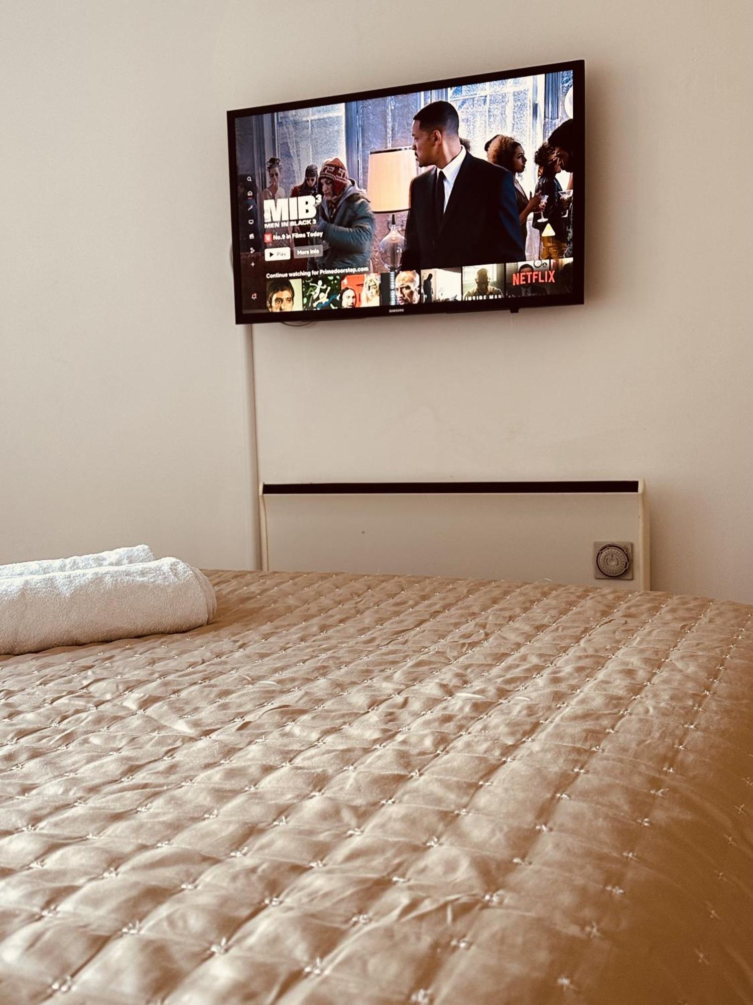 Deluxe City Apt, Beautiful River View,Free Parking No Balcony Leeds  Exterior foto
